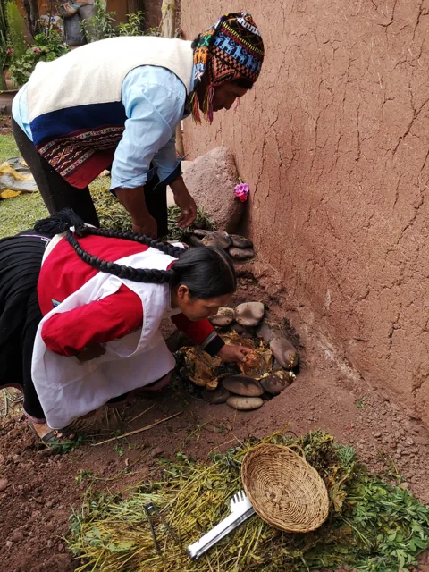 Preparing Pachamanca